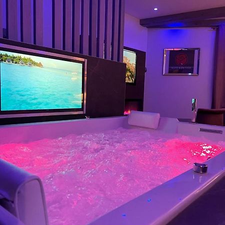 Appartement Chic & Jacuzzi à Givors Extérieur photo