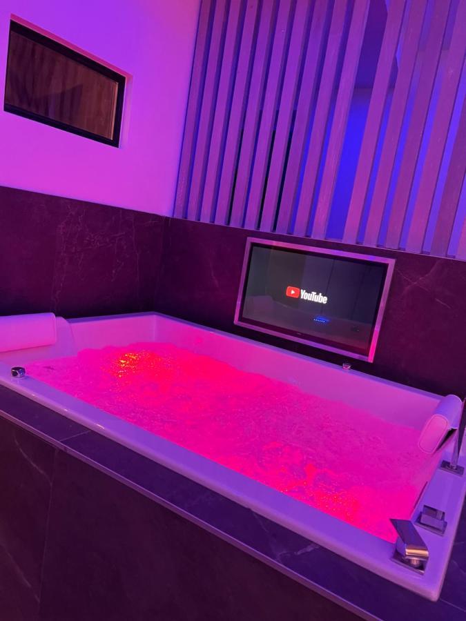 Appartement Chic & Jacuzzi à Givors Extérieur photo